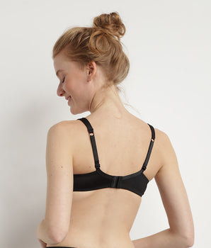 Generous Invisible black wireless bra